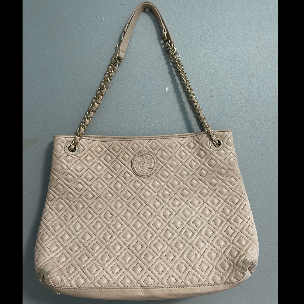 TORY BURCH quilted leather shoulder bag.